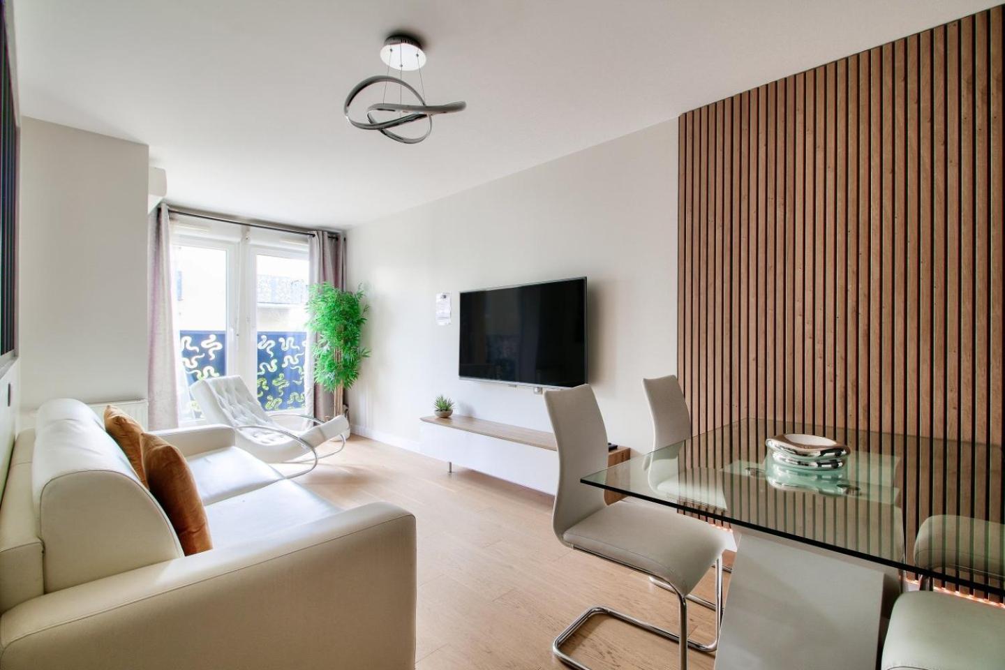 123Home - Suite & Spa Xl Монтеврен Экстерьер фото