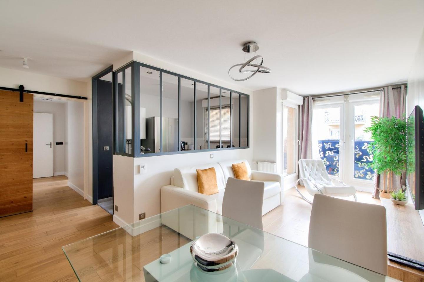 123Home - Suite & Spa Xl Монтеврен Экстерьер фото