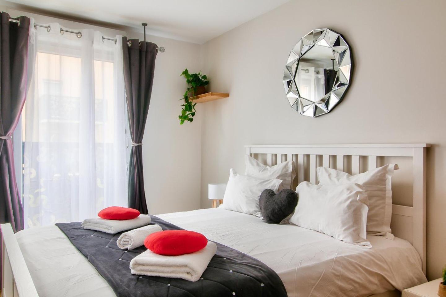 123Home - Suite & Spa Xl Монтеврен Экстерьер фото